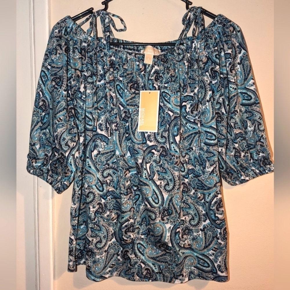 𝅺MICHAEL kors paisley print off the shoulder tie top.